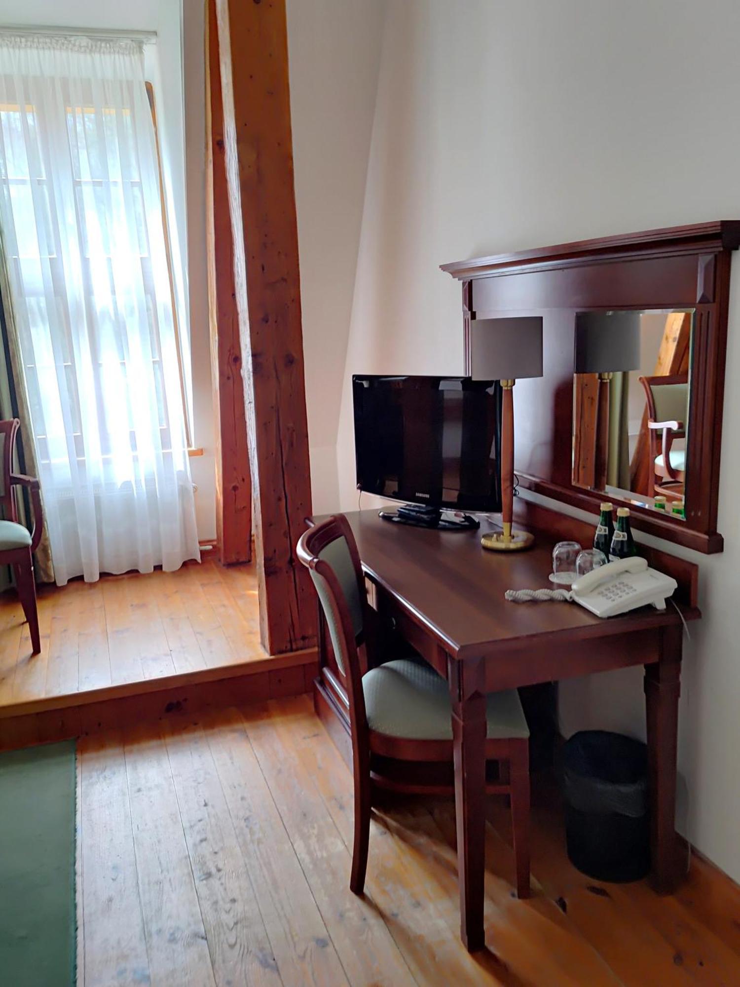 Palac W Rymaniu Экстерьер фото