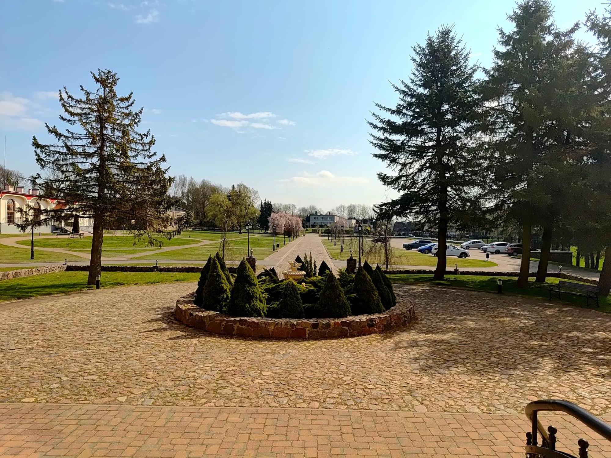 Palac W Rymaniu Экстерьер фото