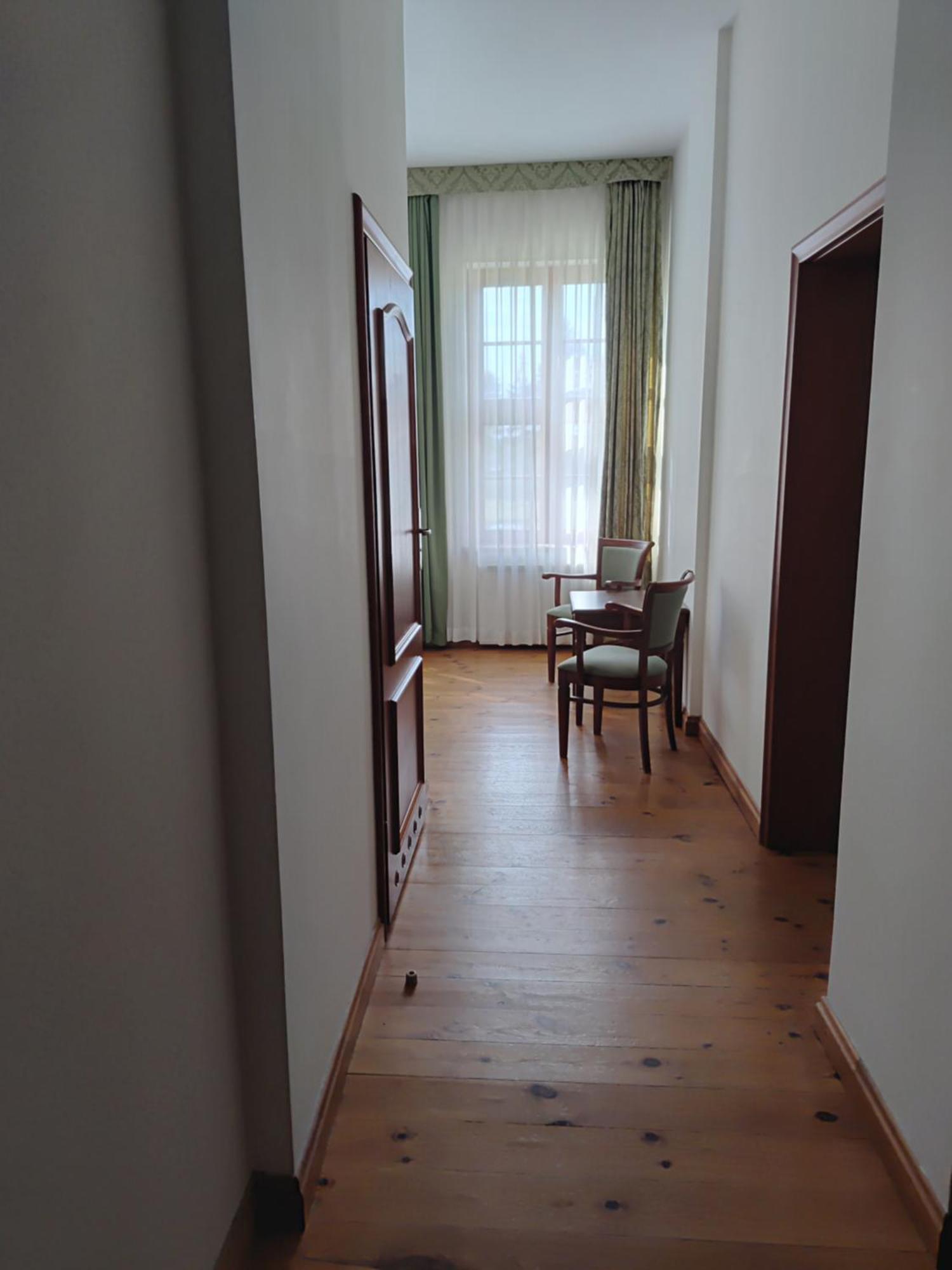 Palac W Rymaniu Экстерьер фото